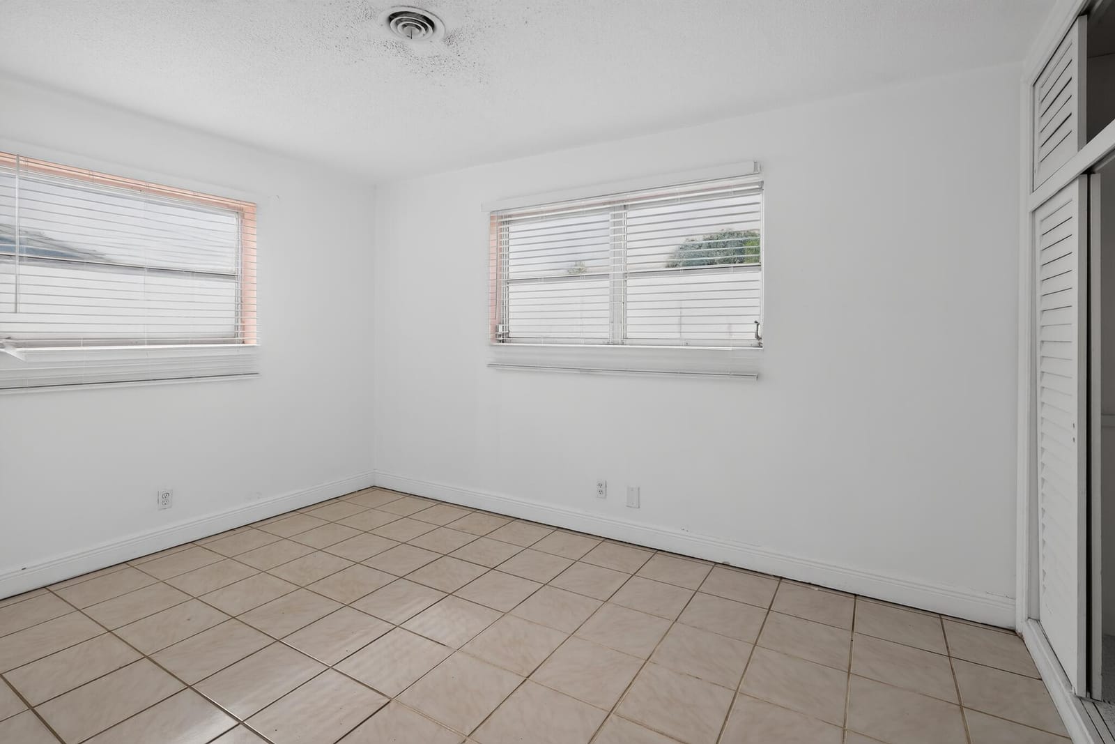 5845 ARTHUR Street — photo 5