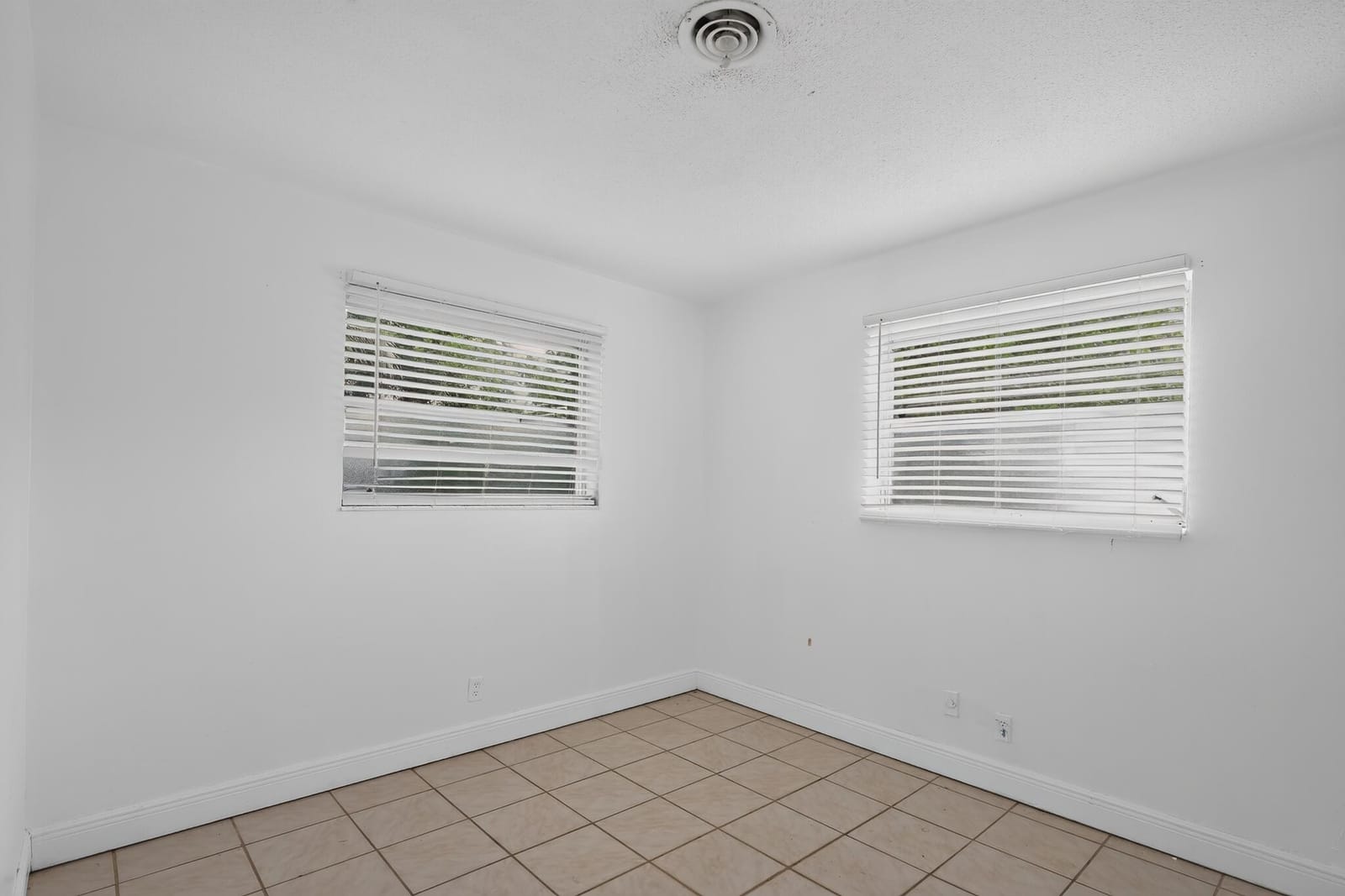 5845 ARTHUR Street — photo 6