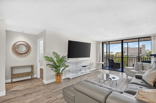 4 Royal Palm Way 403, Boca Bayou, Boca Raton, FL