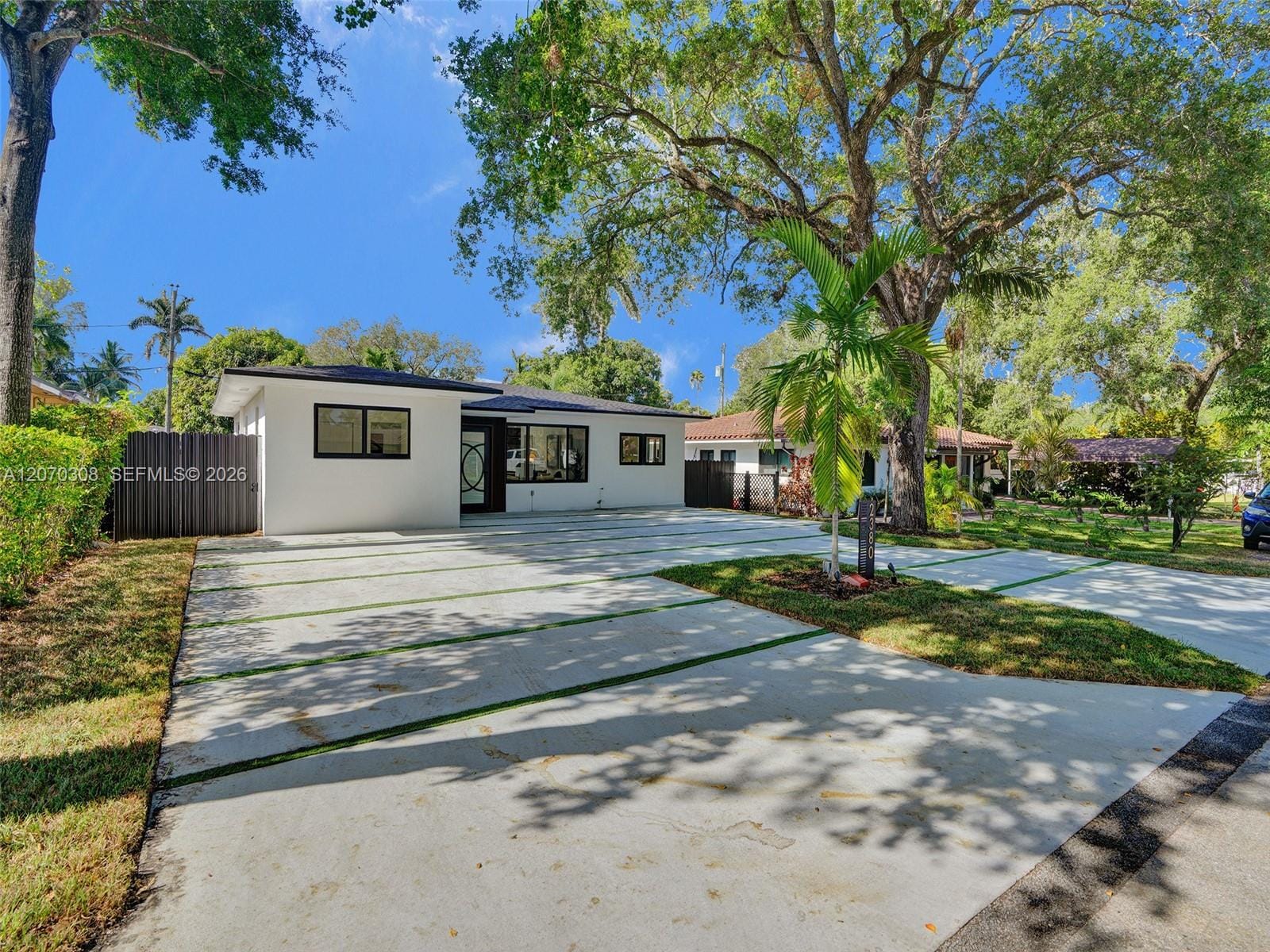 2380 NE 184th Terrace — photo 4