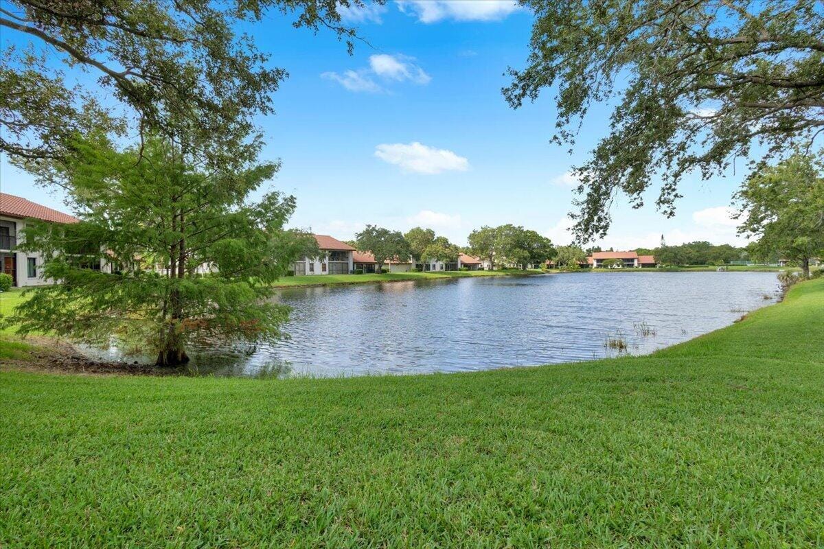 6050 SE Martinique Drive 102 — photo 2