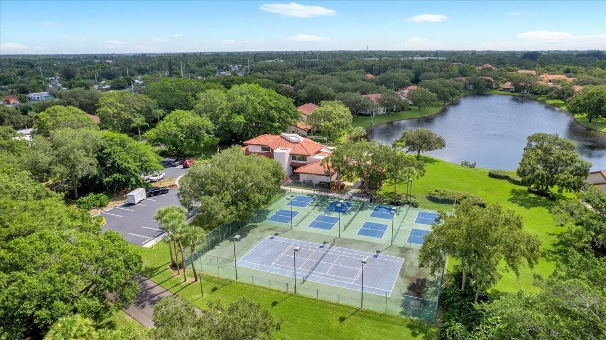 6050 SE Martinique Drive 102 — photo 11