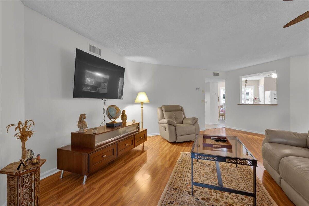6050 SE Martinique Drive 102 — photo 4