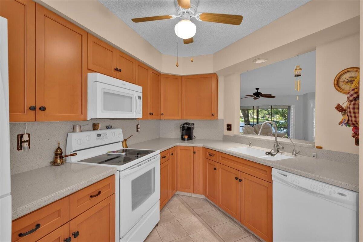 6050 SE Martinique Drive 102 — photo 5