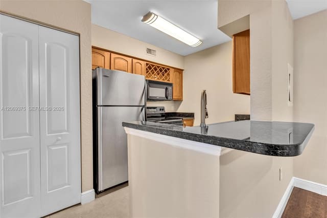 2850 N Oakland Forest Drive 208, Lakeview Club, Oakland Park, FL