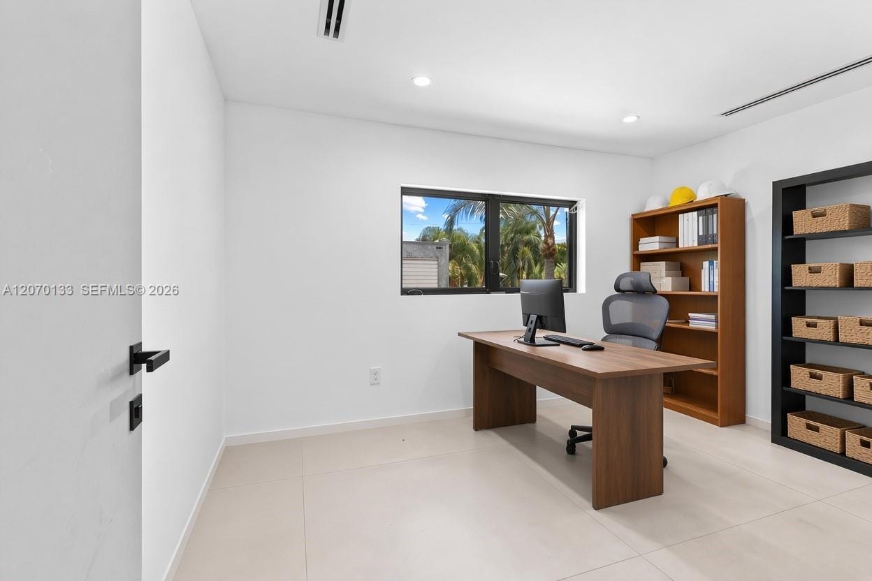 200 N 52nd Avenue — photo 12
