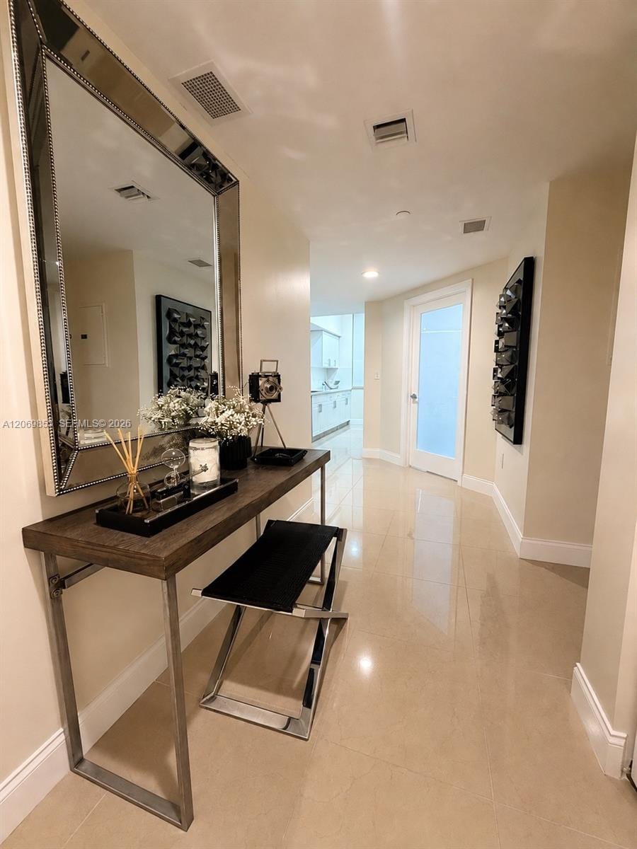19501 W Country Club Drive 1004 — photo 3