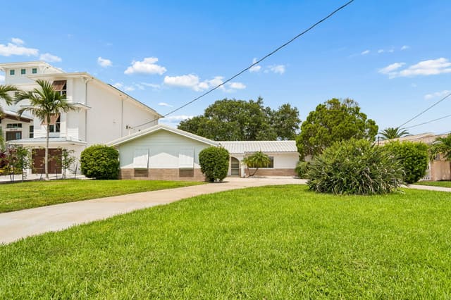 527 Harbor Drive N, Indian Rocks Beach, FL 33785