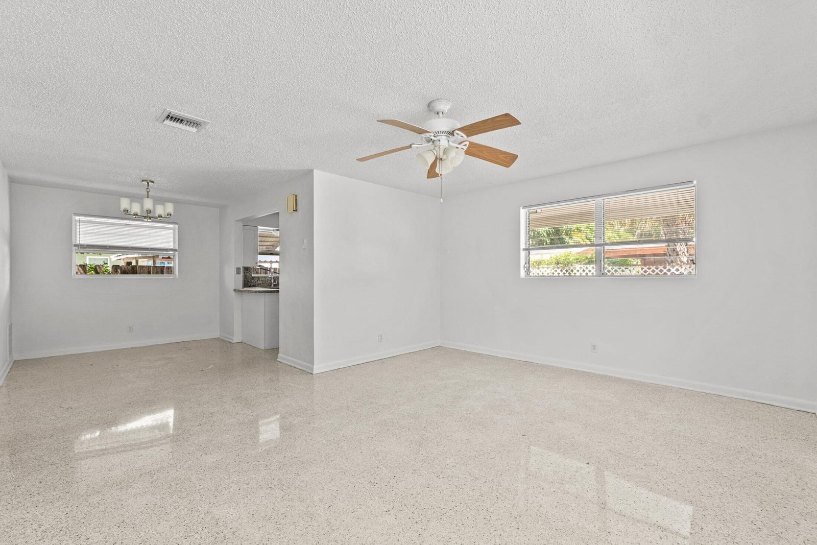 211 Sunrise Avenue 5 — photo 11