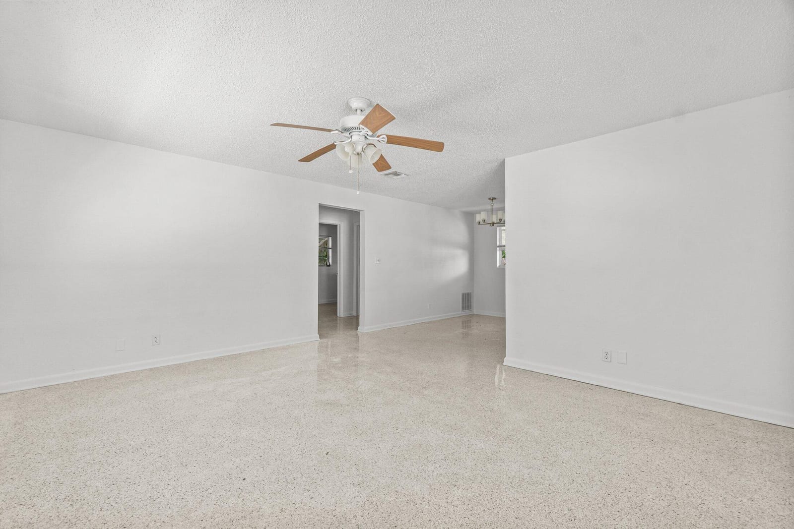 211 Sunrise Avenue 5 — photo 12