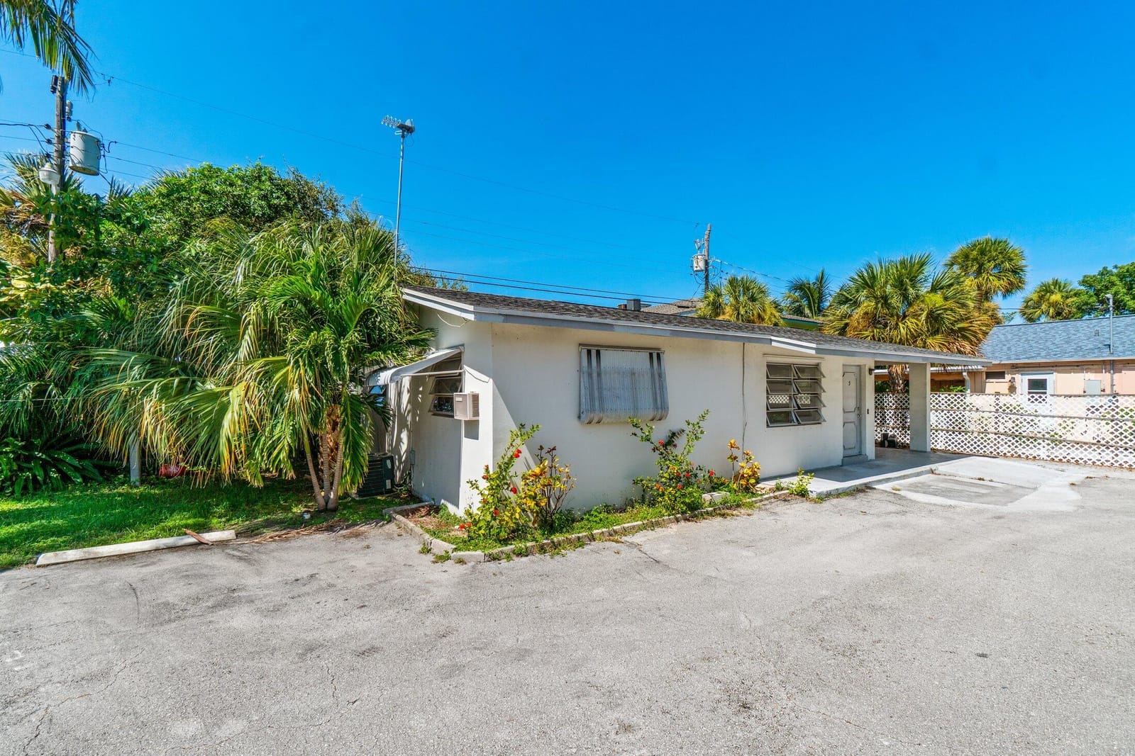211 Sunrise Avenue 5 — photo 3