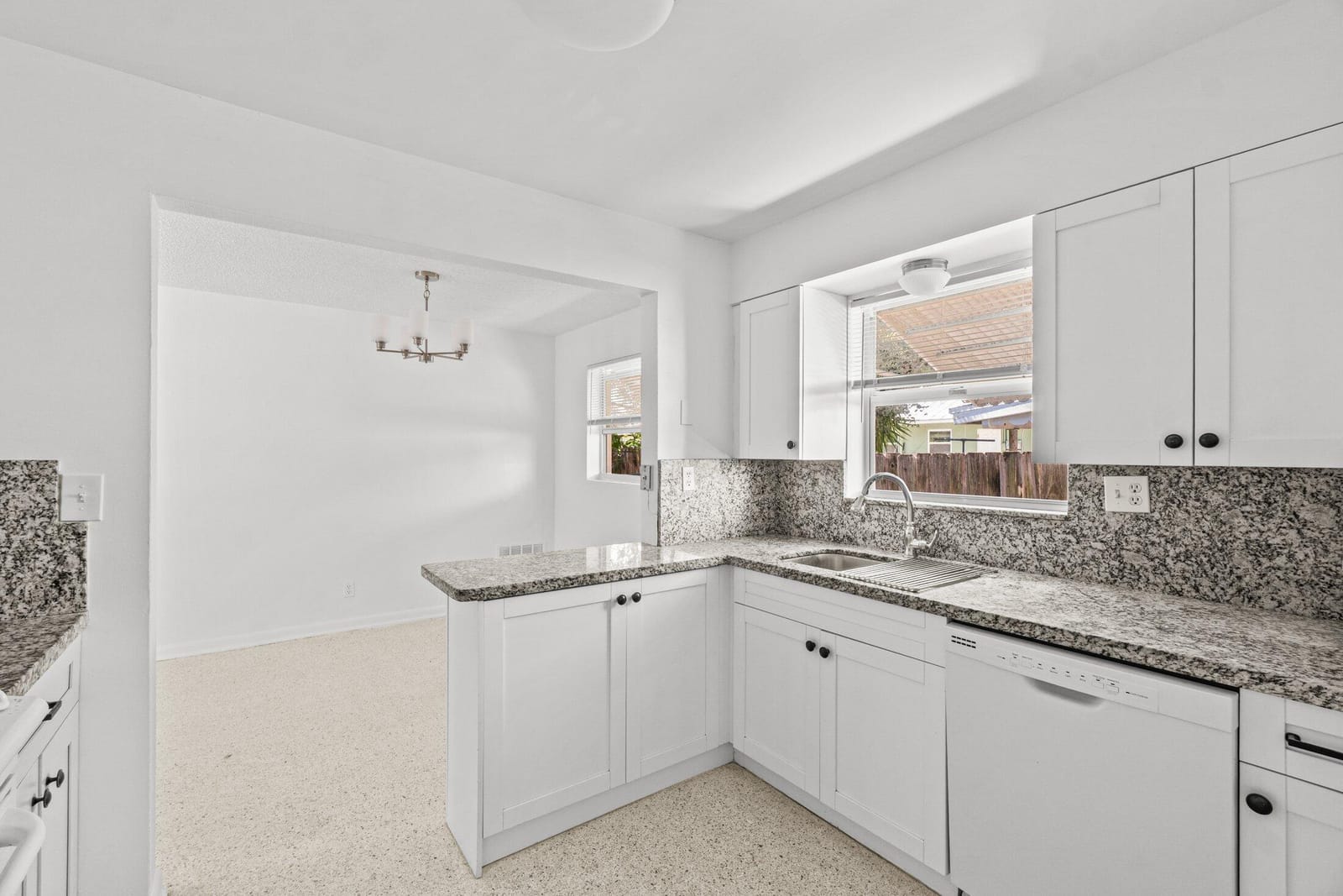 211 Sunrise Avenue 5 — photo 4