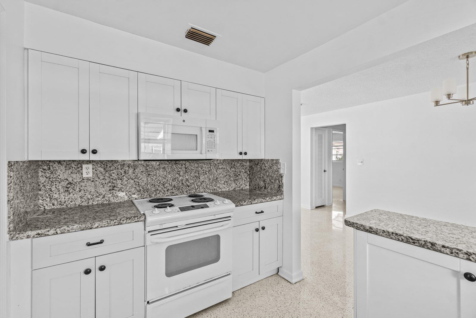211 Sunrise Avenue 5 — photo 5