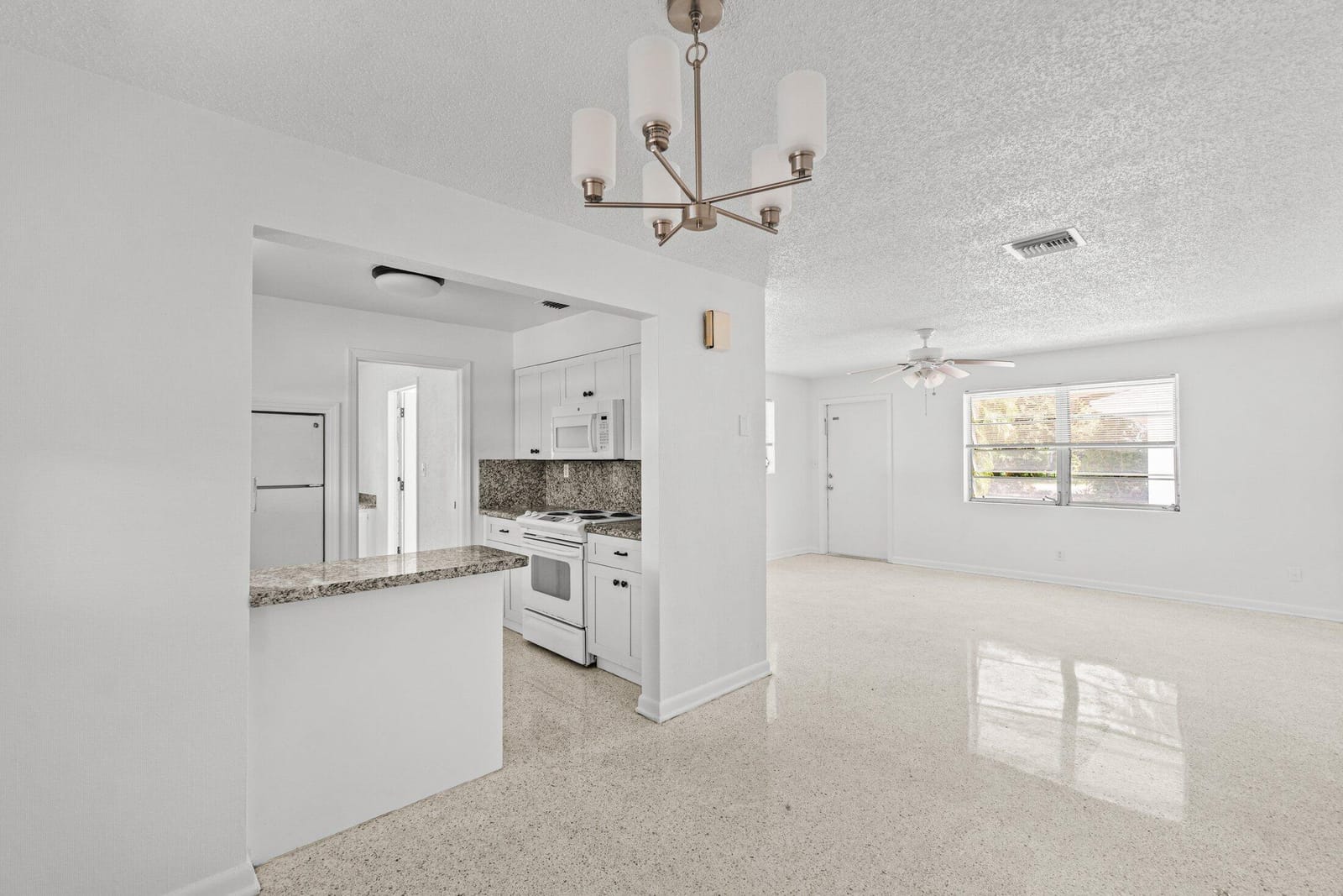 211 Sunrise Avenue 5 — photo 9