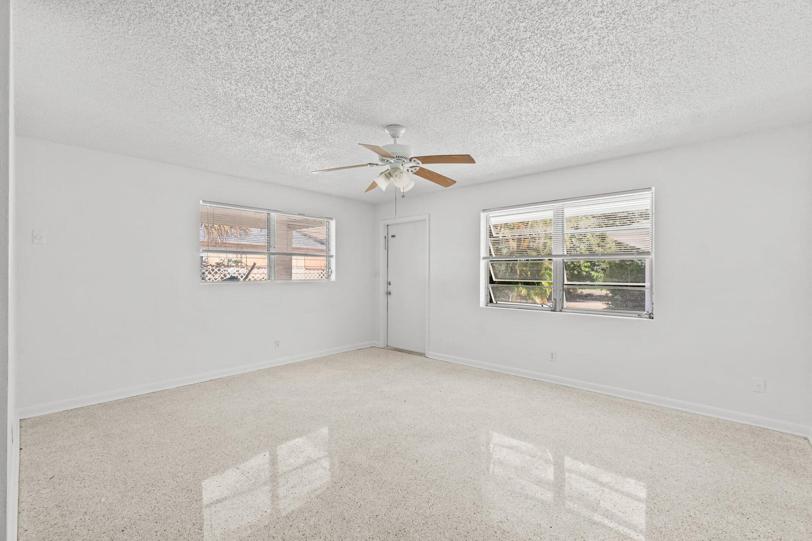 211 Sunrise Avenue 5 — photo 10
