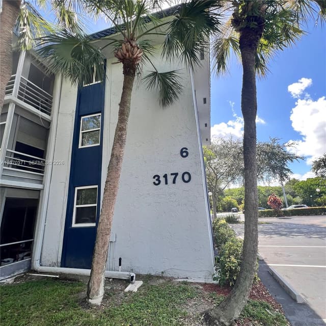 3170 Holiday Springs Boulevard 6-105, Holiday Springs Village, Margate, FL