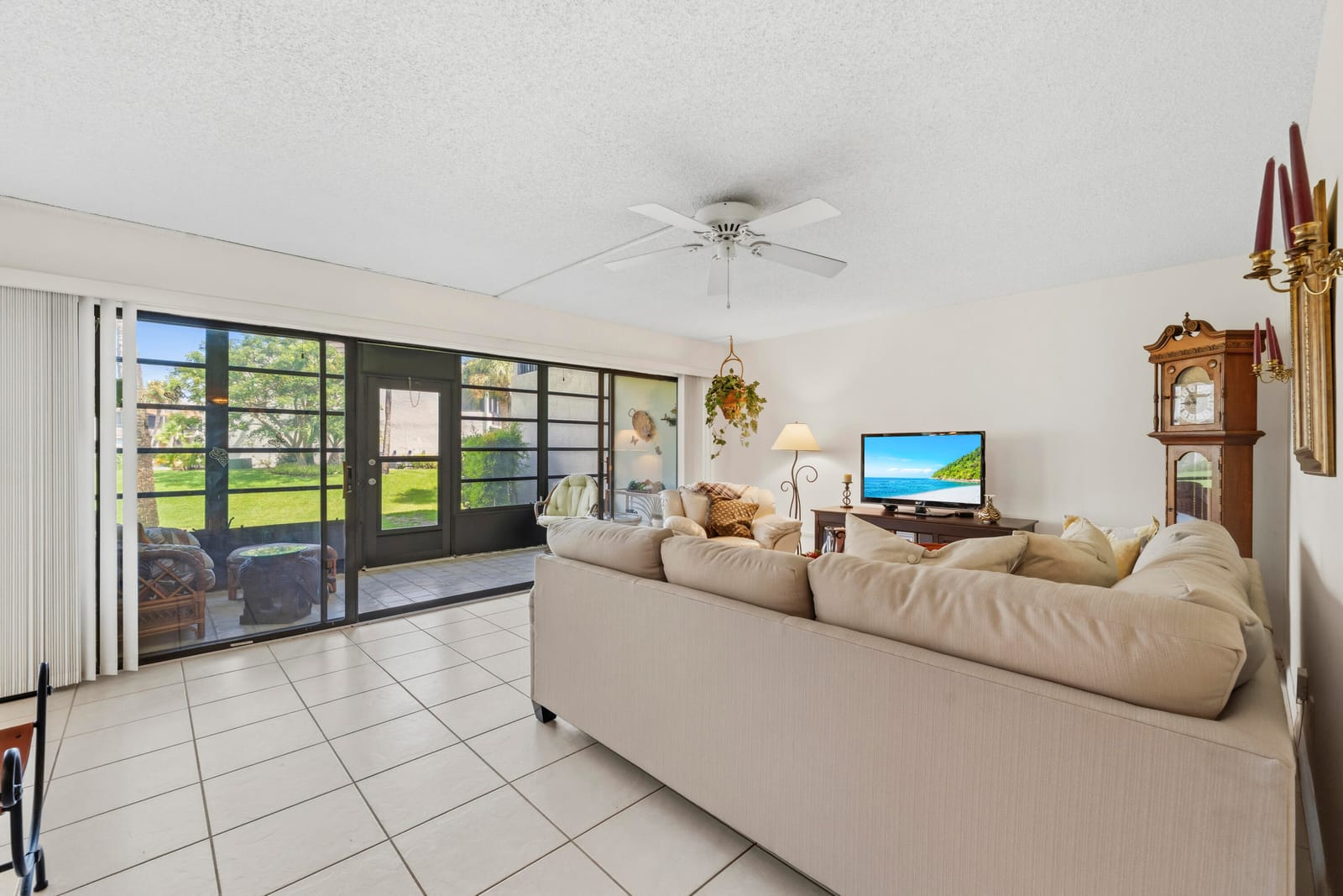1600 NE Dixie Highway 4-107 — photo 3