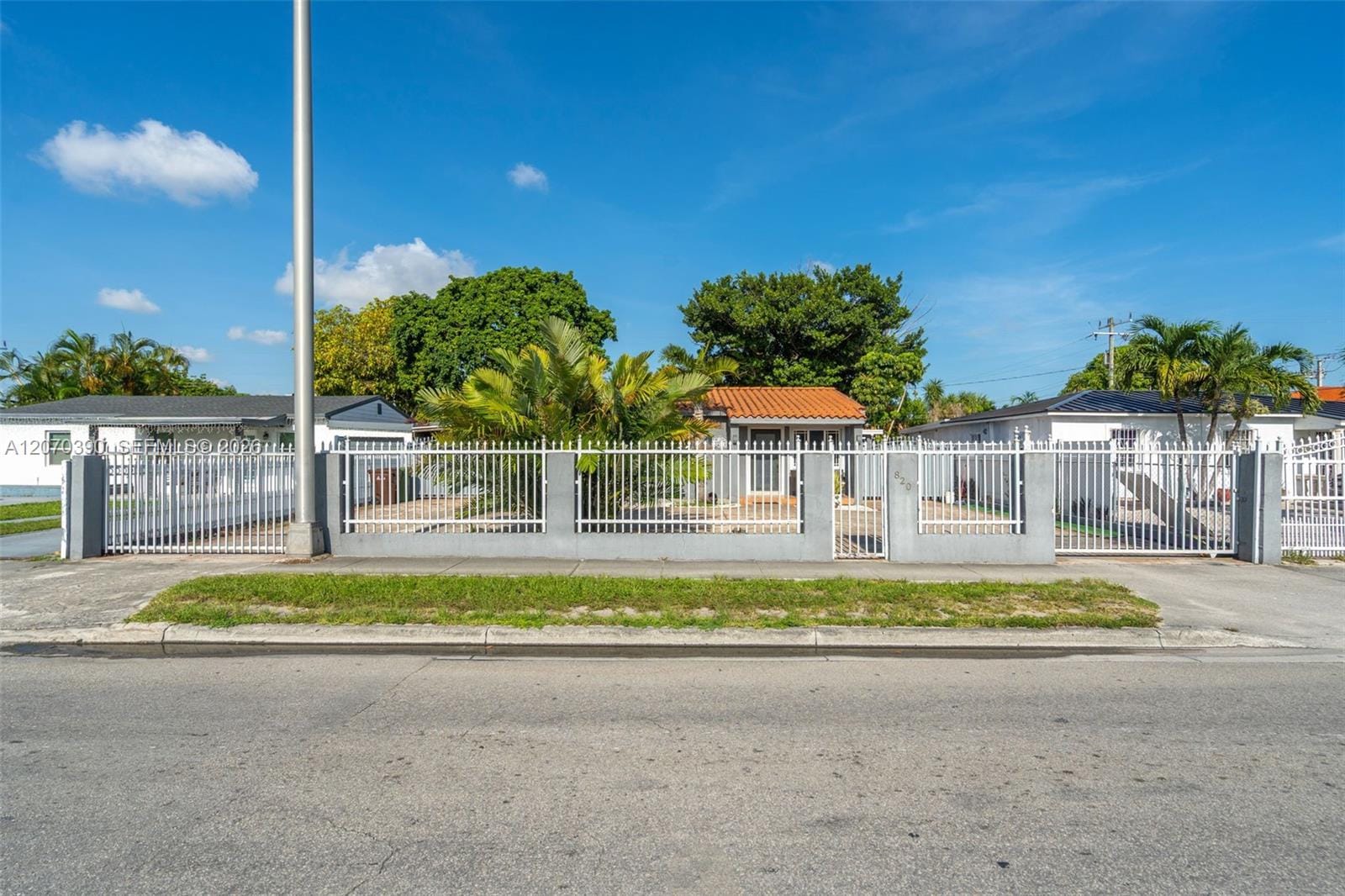 820 E 10th Avenue, Hialeah, FL 33010