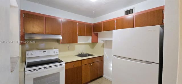 718 SE 8th Street 6, Hialeah, FL 33010