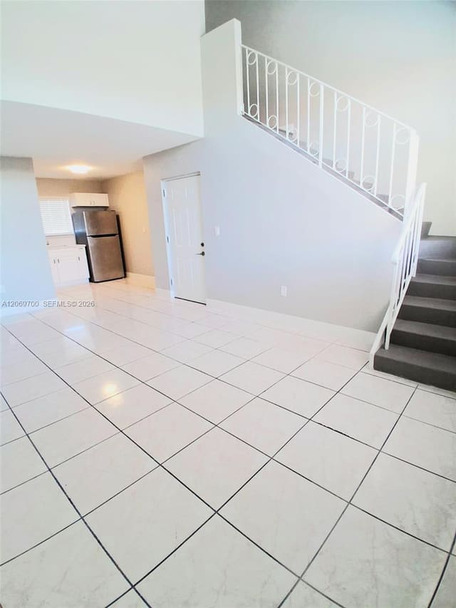 2770 W 60th Place 201, Hialeah, FL 33016