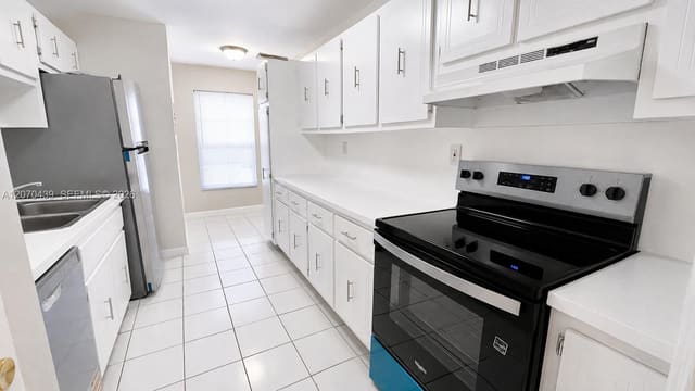 7345 W 4th Avenue 402, sold in ZIP 33014, Miami Lakes, FL