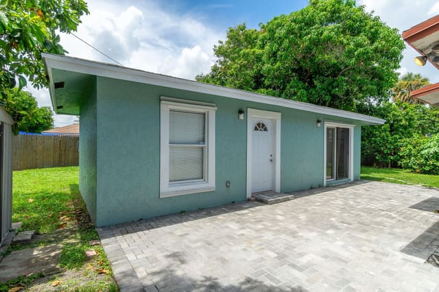 2831 N SEACREST Boulevard B, Boynton Beach, FL 33435