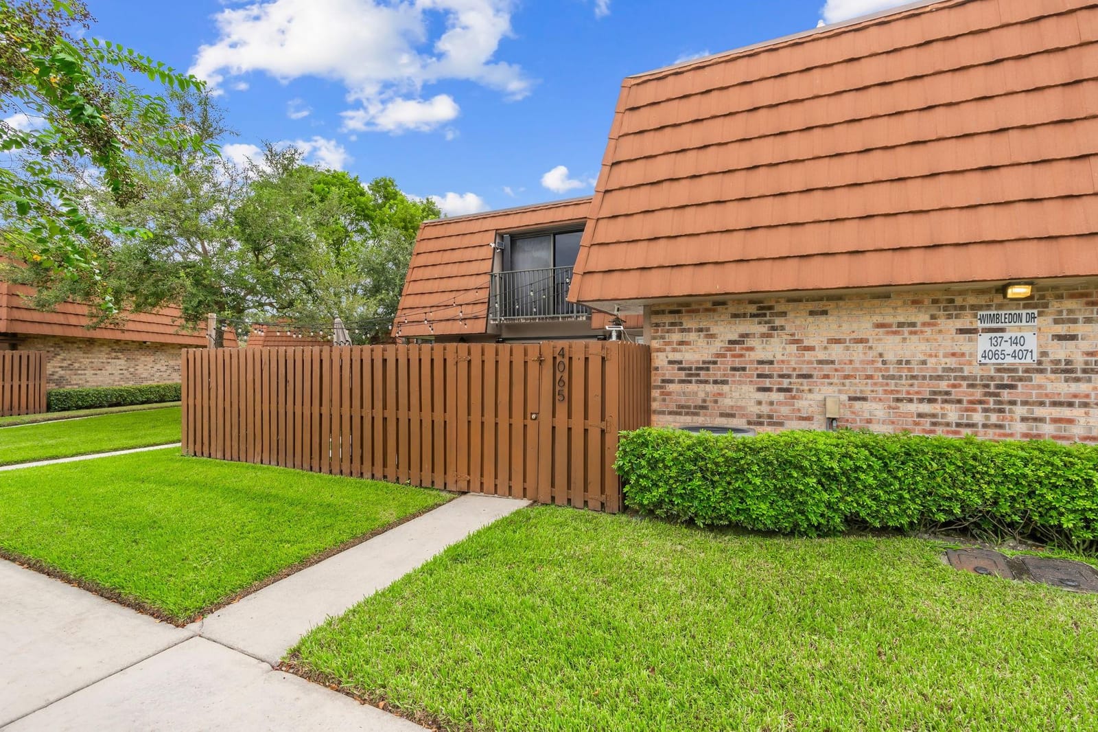 4065 WIMBLEDON Drive — photo 2