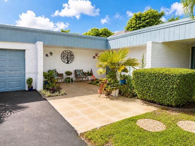 4713 Holly Drive, Woodlands Sec One-Phase O, Tamarac, FL