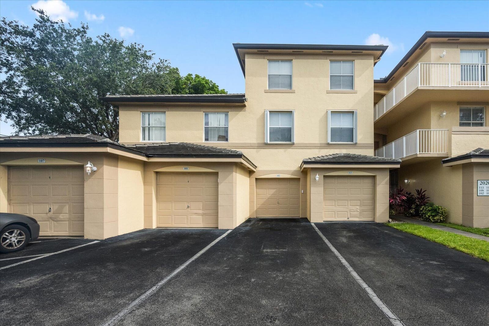 2020 Greenview Shores Boulevard 102 — photo 1