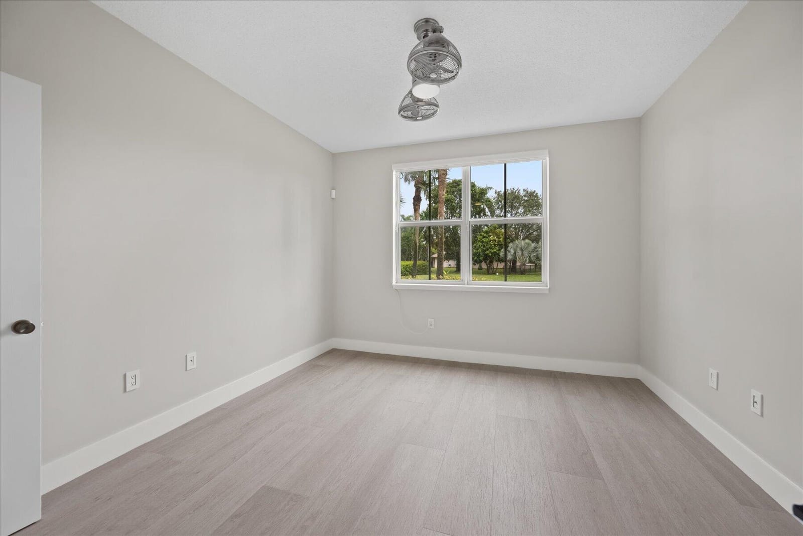 2020 Greenview Shores Boulevard 102 — photo 11