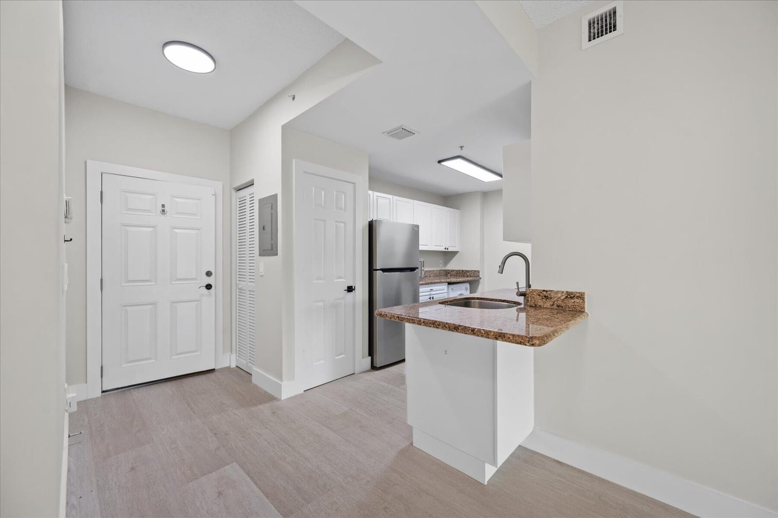 2020 Greenview Shores Boulevard 102 — photo 5