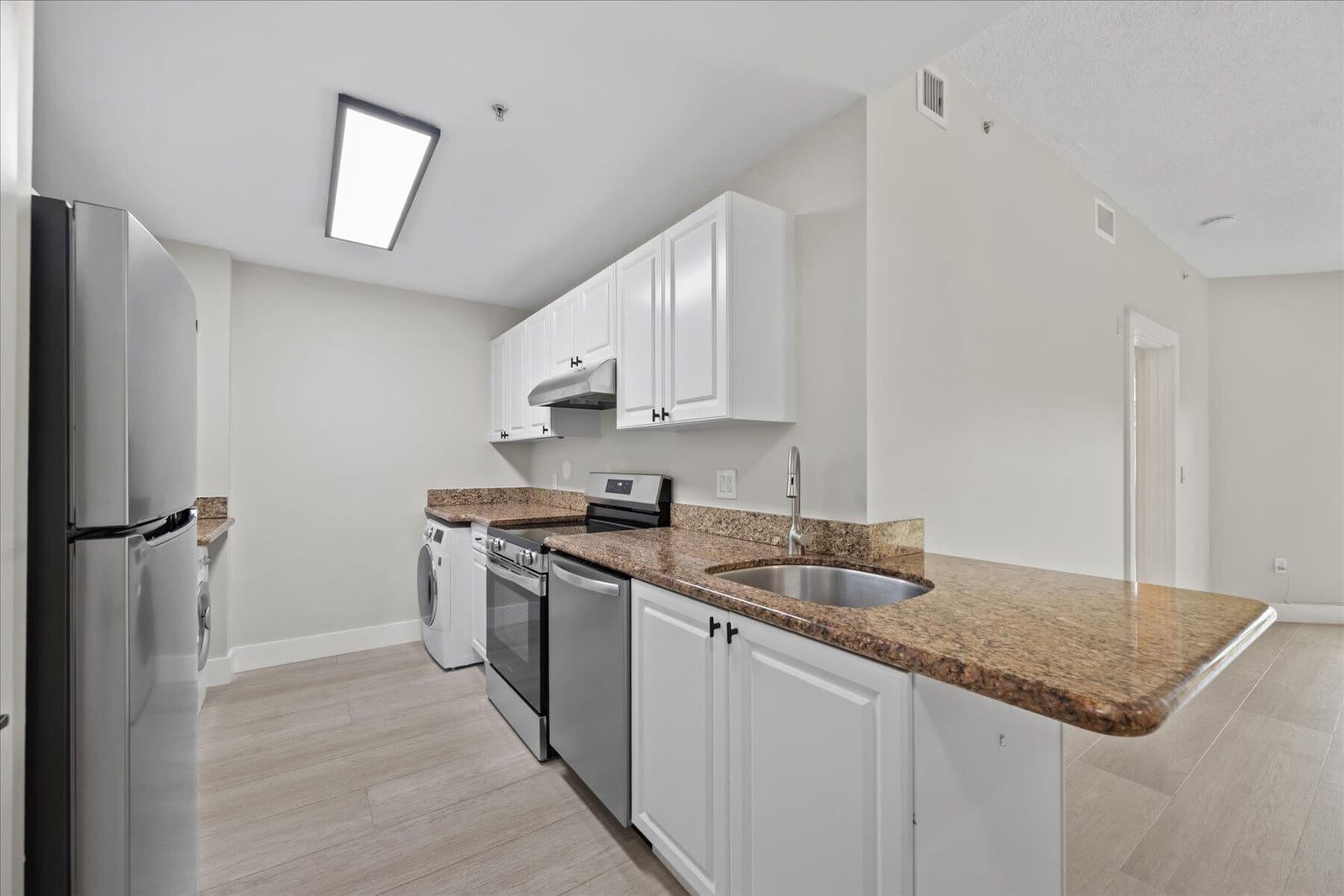 2020 Greenview Shores Boulevard 102 — photo 7