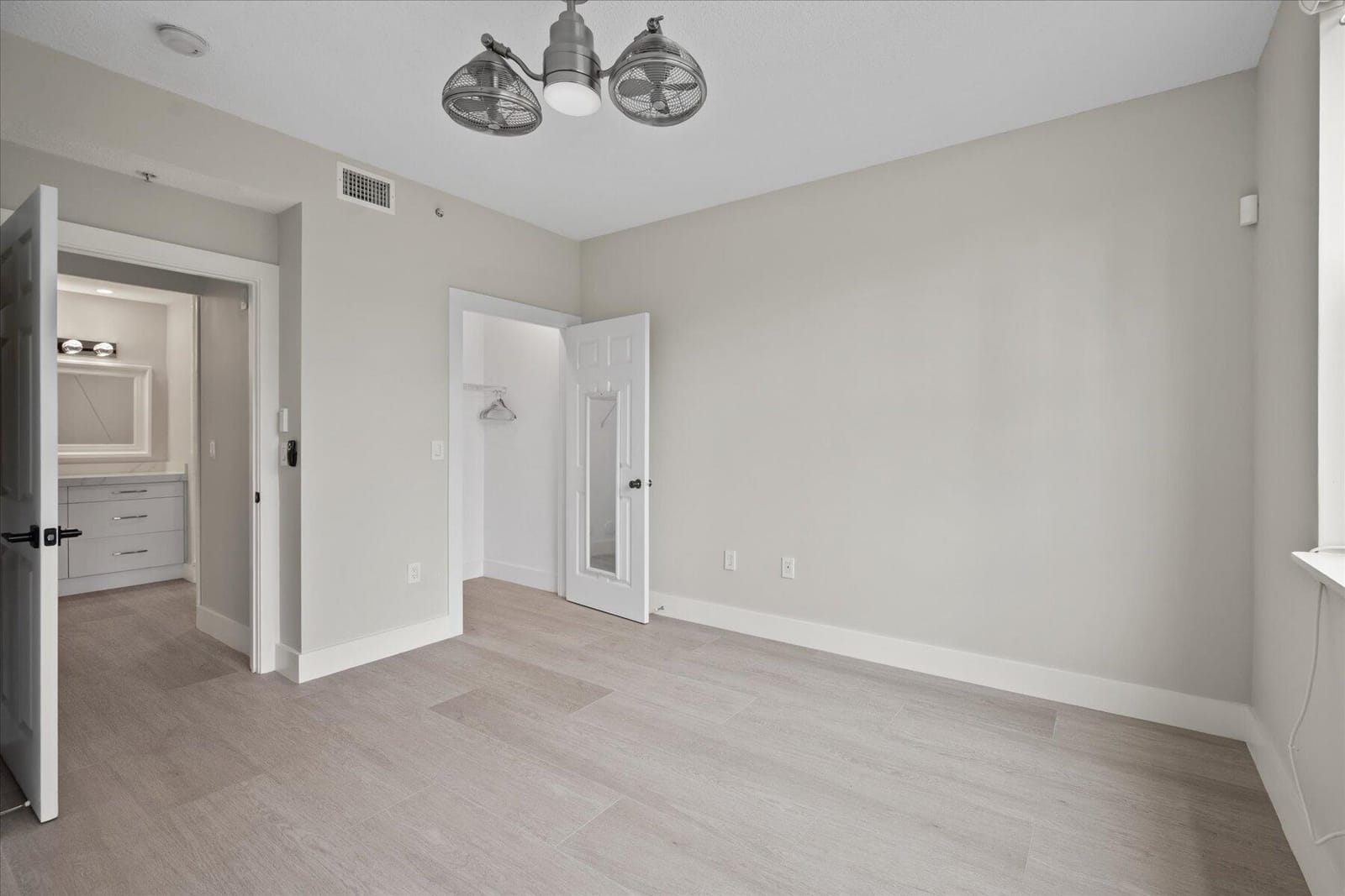 2020 Greenview Shores Boulevard 102 — photo 9