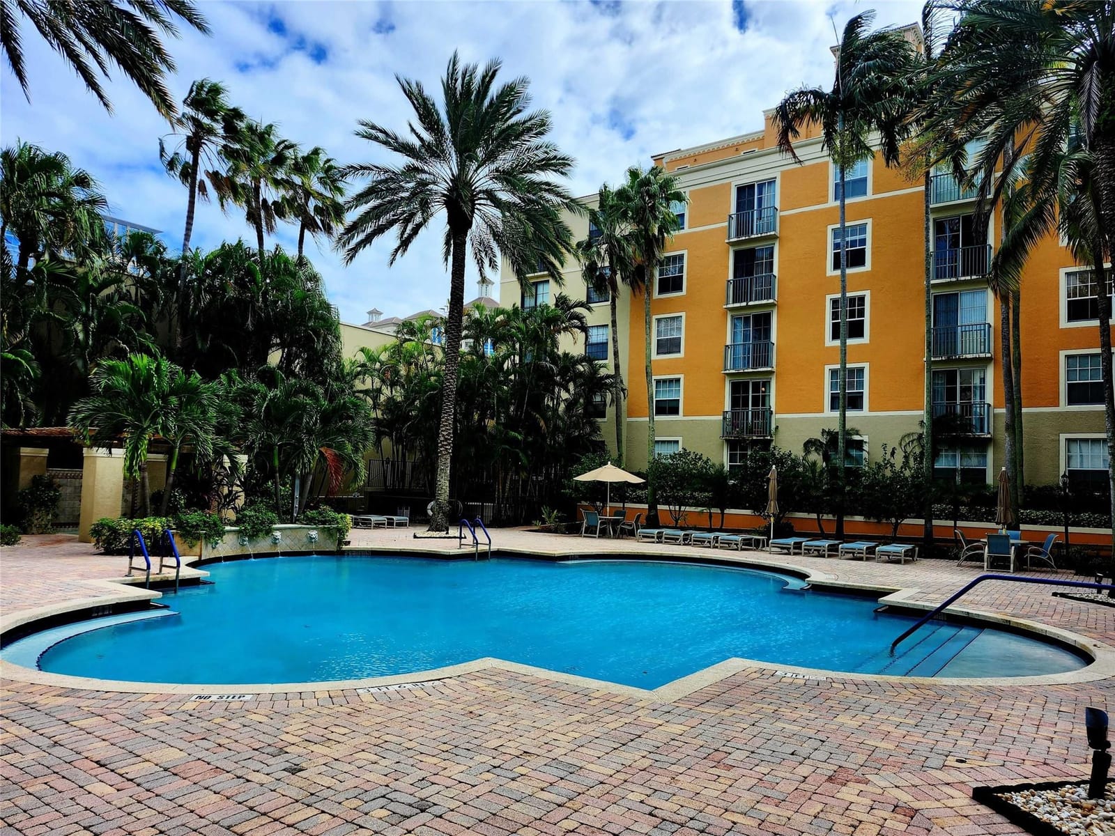 720 S Sapodilla Avenue 413 — photo 11