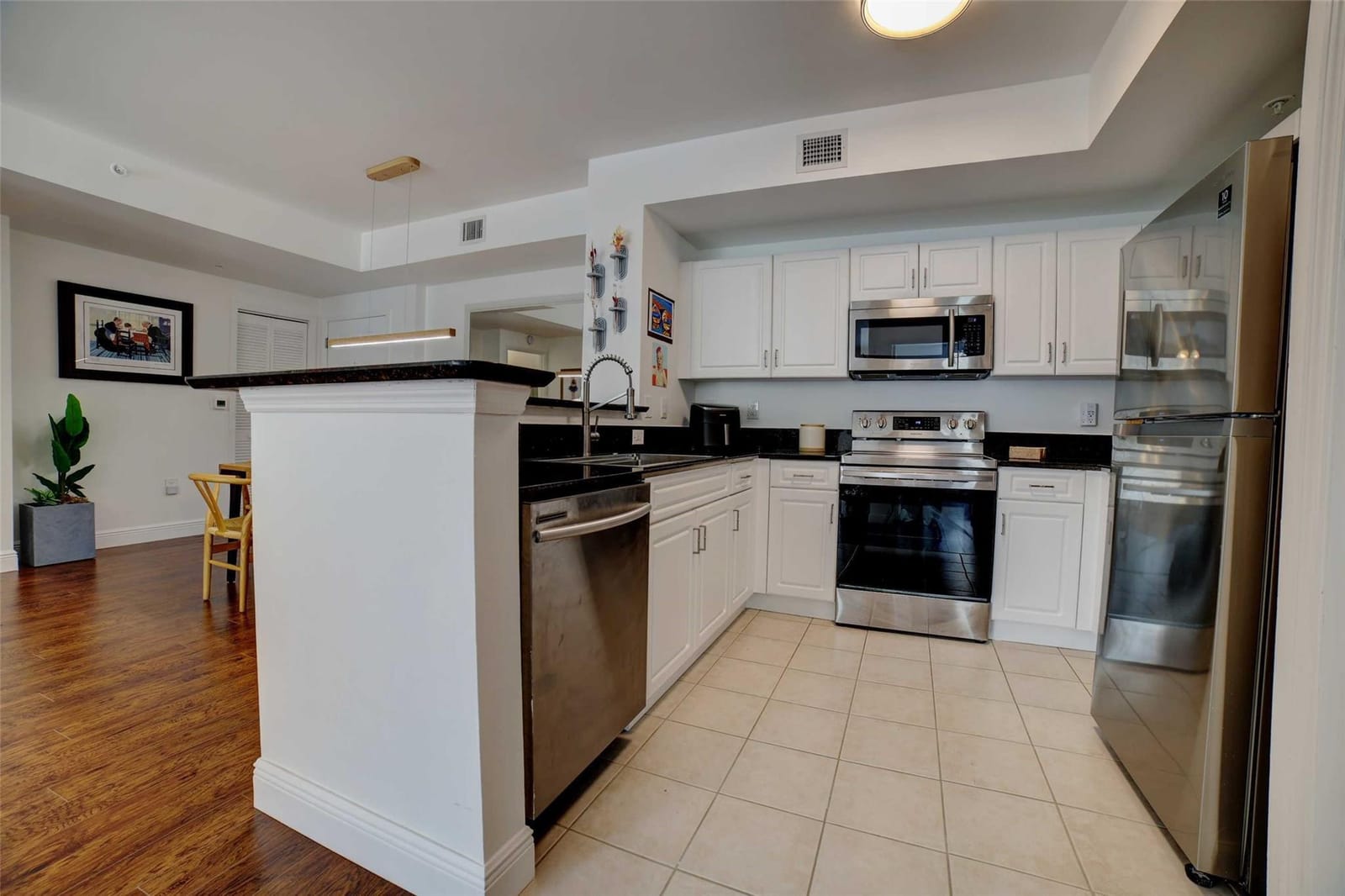 720 S Sapodilla Avenue 413 — photo 5