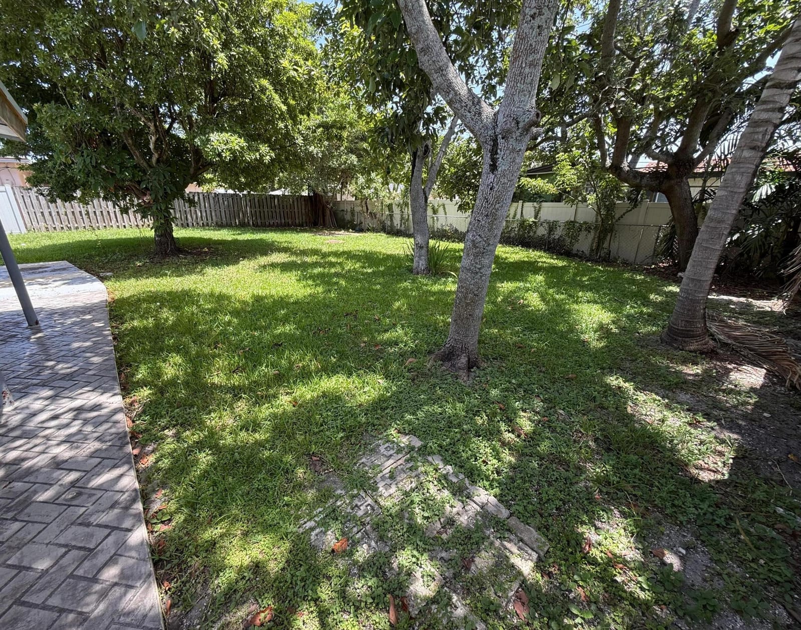 637 SW 2ND Street — photo 2
