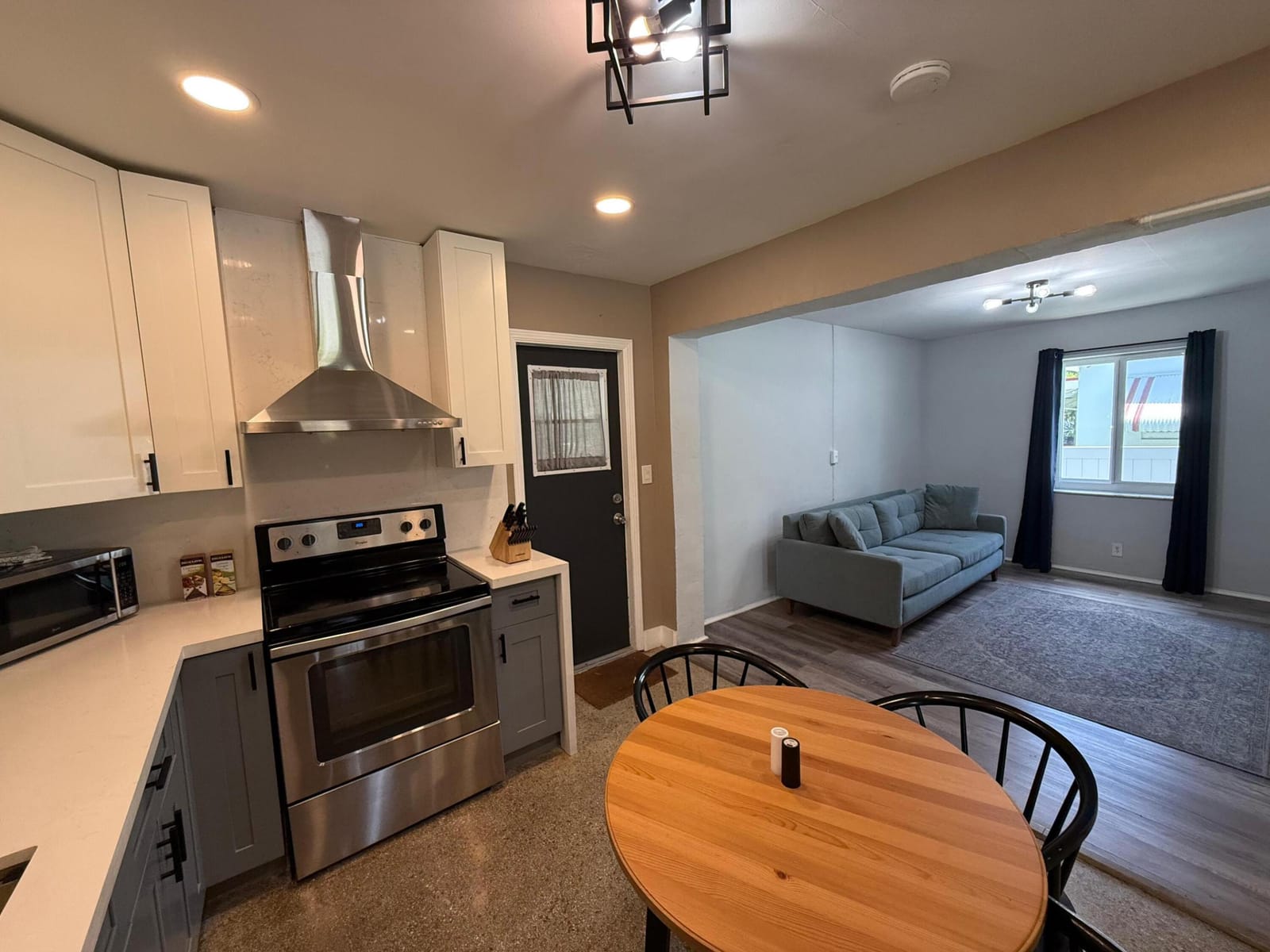 637 SW 2ND Street — photo 8