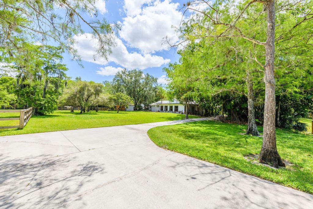 12856 Arrowwood Drive — photo 8