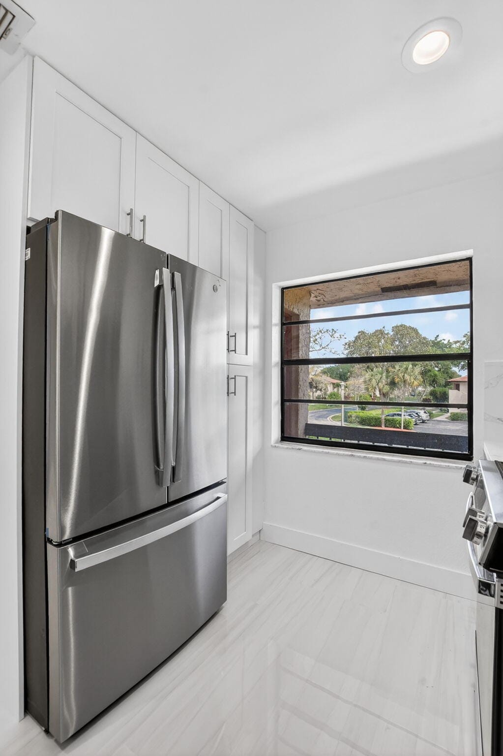 9272 Vista Del Lago 28F — photo 5
