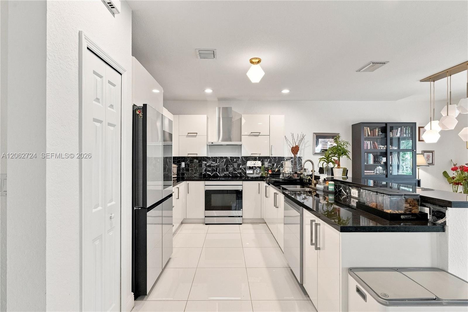 9721 NW 8th Terrace, Miami, FL 33172 photo 11