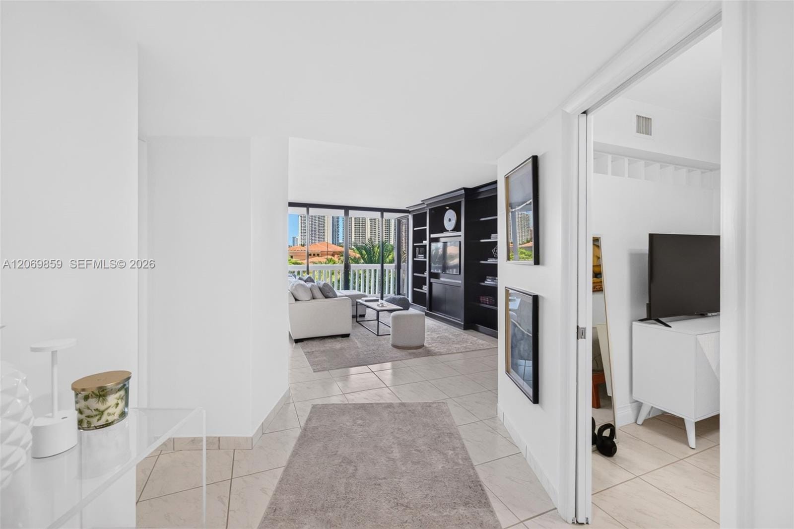 1000 Island Boulevard 405, Aventura, FL 33160 photo 2