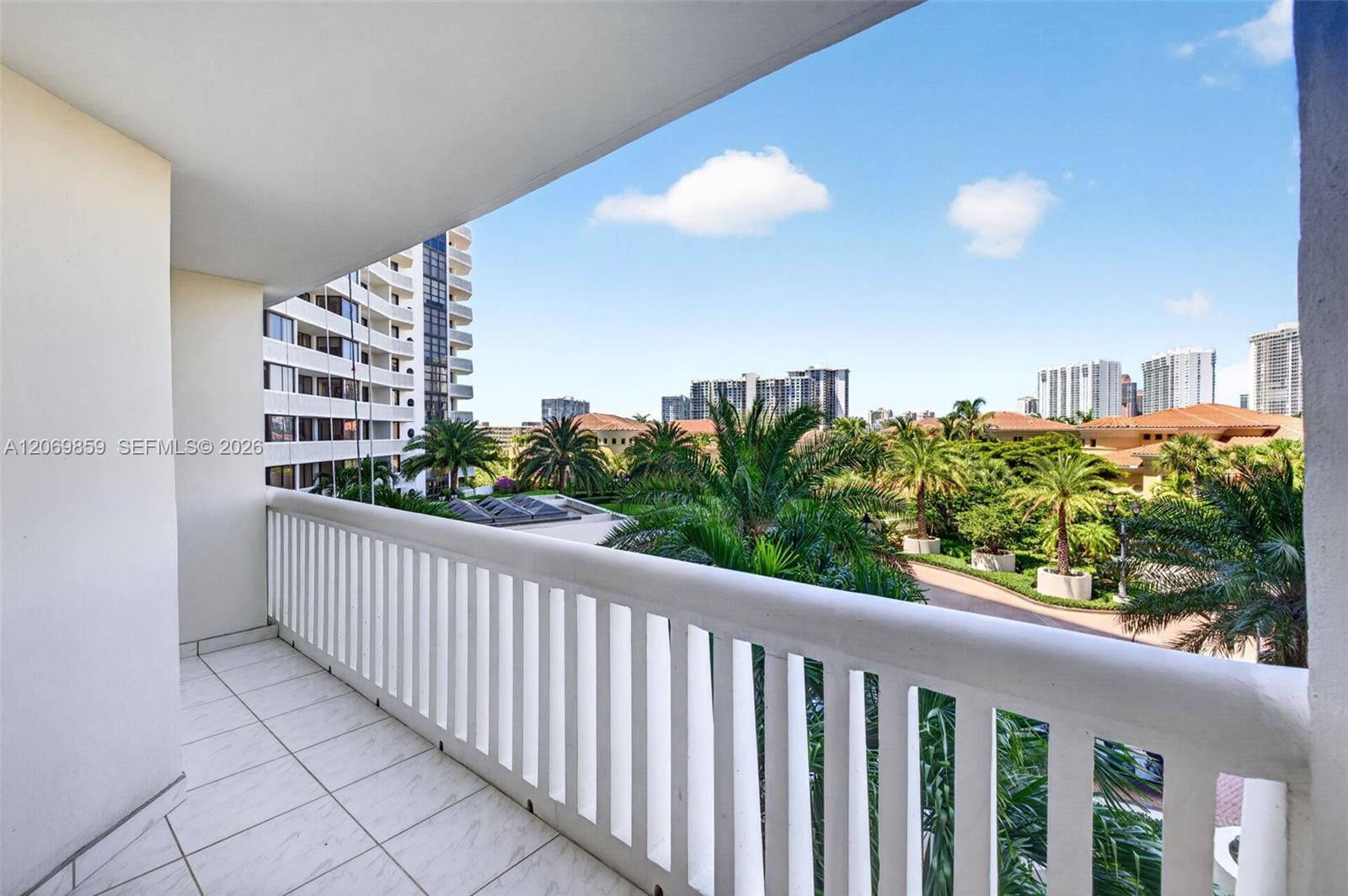 1000 Island Boulevard 405, Aventura, FL 33160 photo 28
