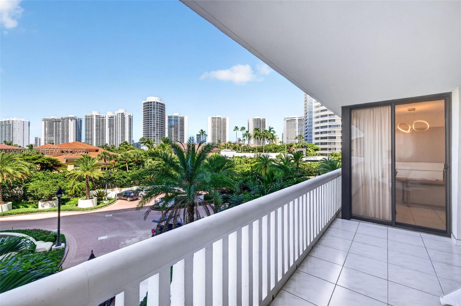 1000 Island Boulevard 405, Aventura, FL 33160 photo 7