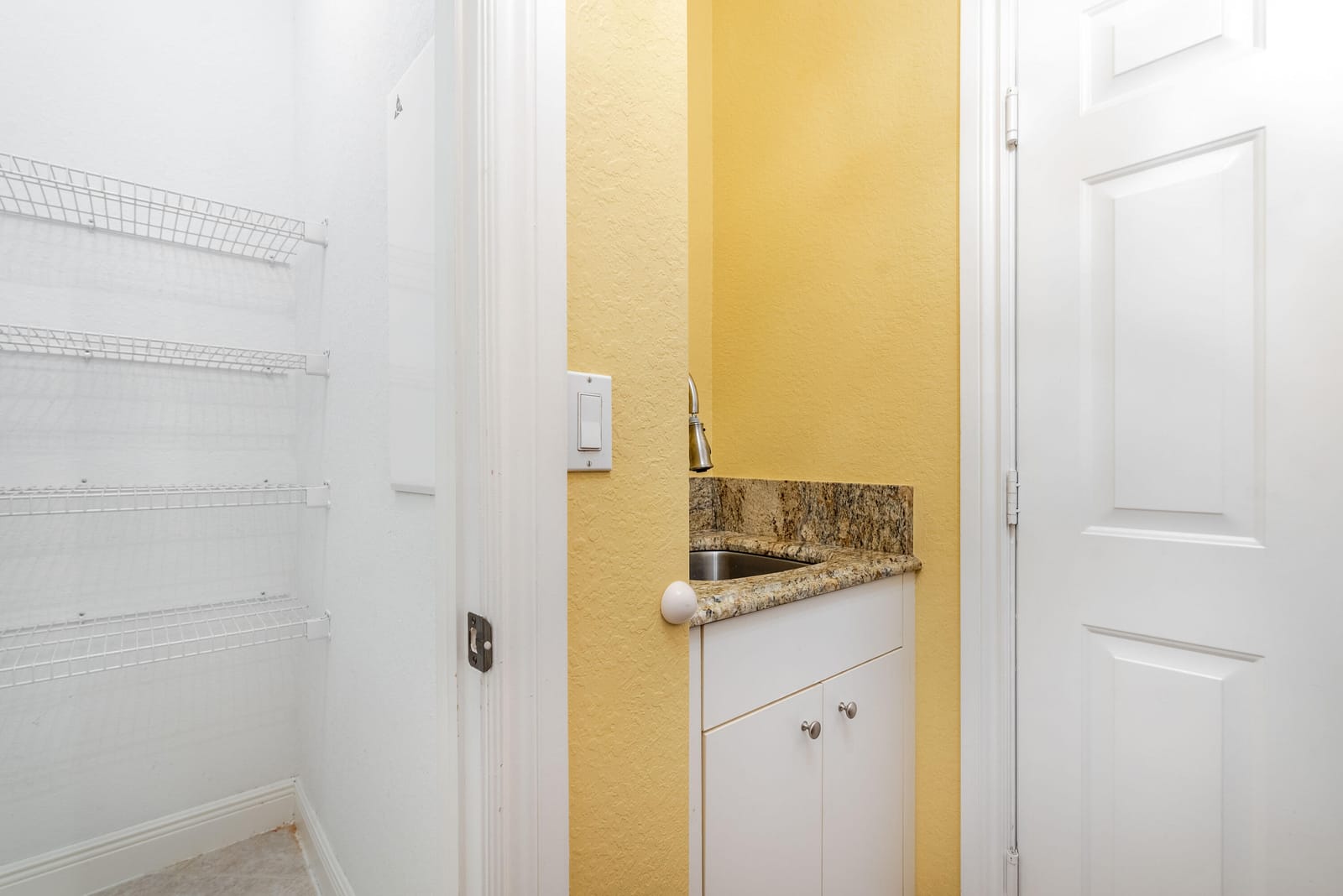112 ISOLA Circle — photo 10
