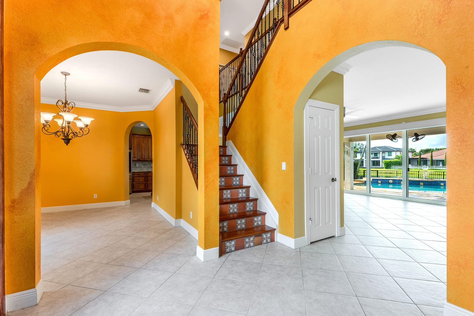 112 ISOLA Circle — photo 5