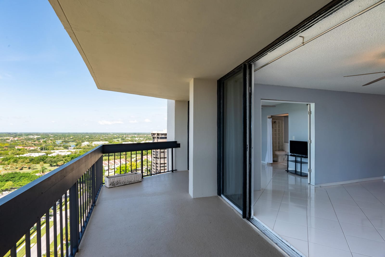 2400 PRESIDENTIAL Way PH6 — photo 11