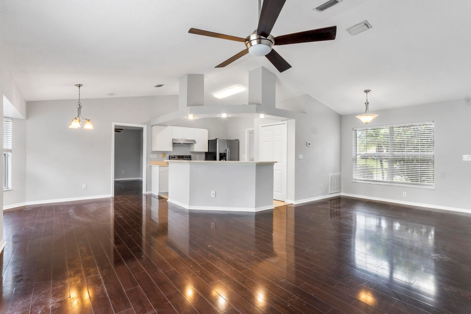 717 Tulip Drive — photo 2