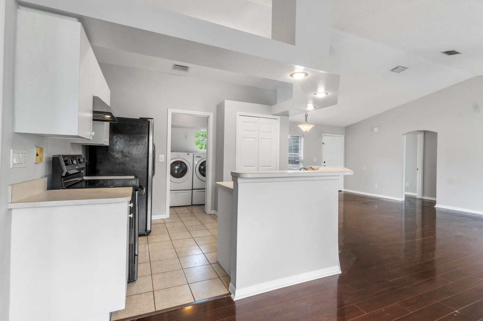 717 Tulip Drive — photo 3