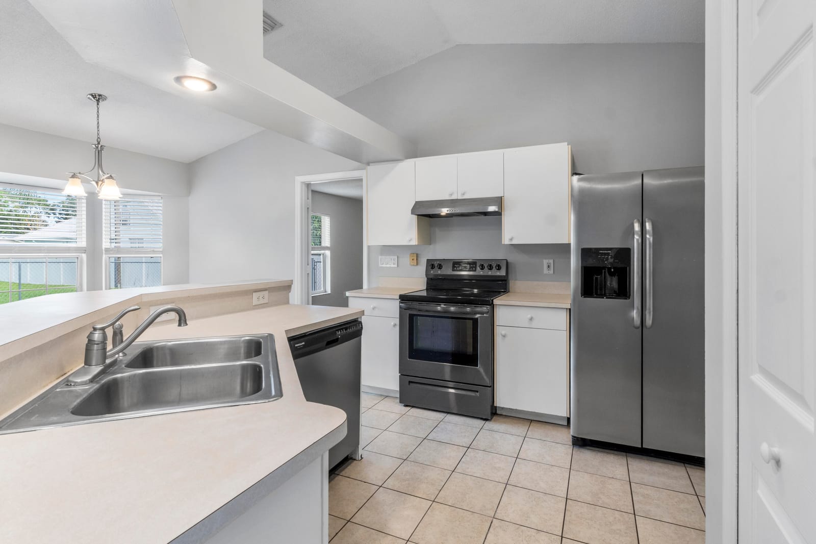 717 Tulip Drive — photo 4