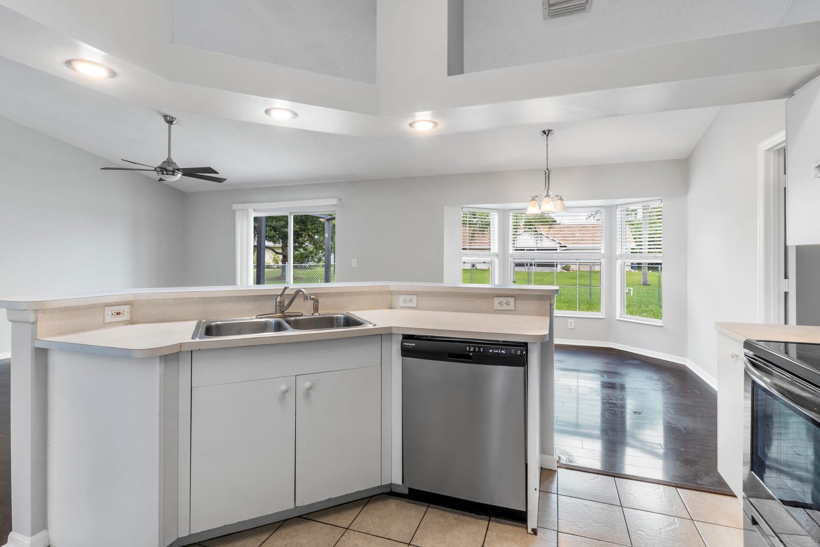 717 Tulip Drive — photo 5